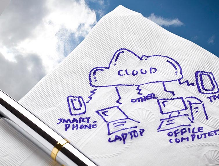 servilleta con boceto de un sistema cloud